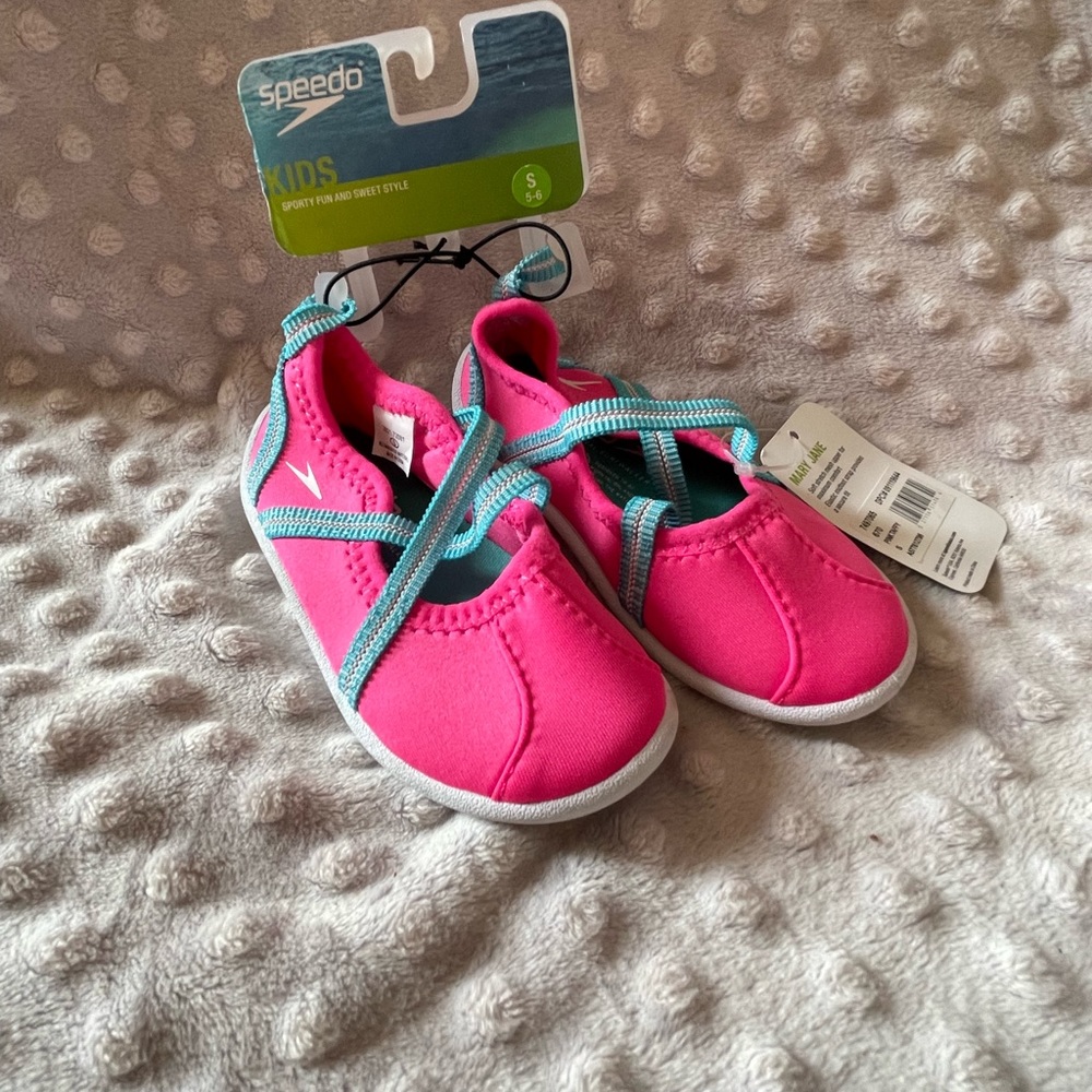 NWT Speedo Water Shoes